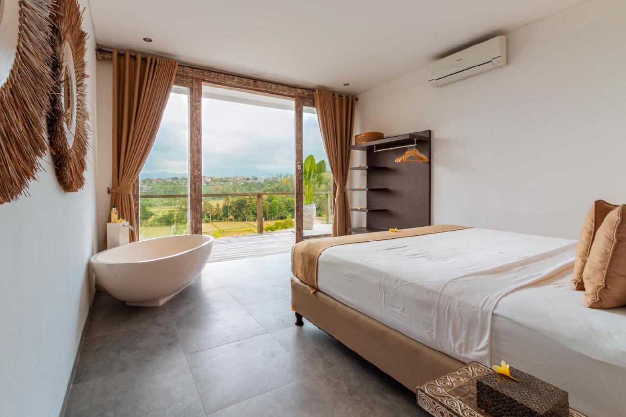 Villa Rasa Senang, With Private Cook And Pool Каранґасем Екстер'єр фото