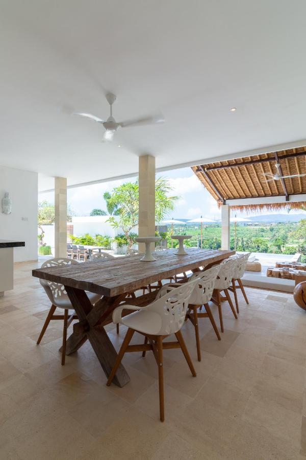 Villa Rasa Senang, With Private Cook And Pool Каранґасем Екстер'єр фото