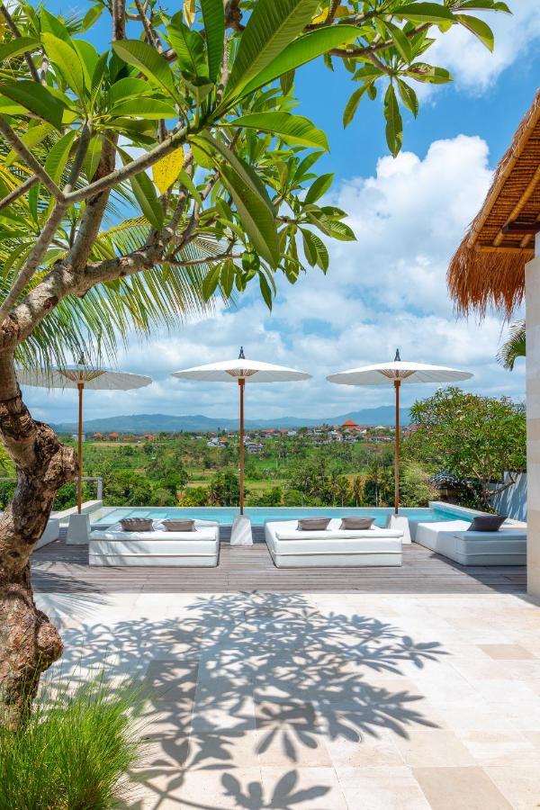 Villa Rasa Senang, With Private Cook And Pool Каранґасем Екстер'єр фото