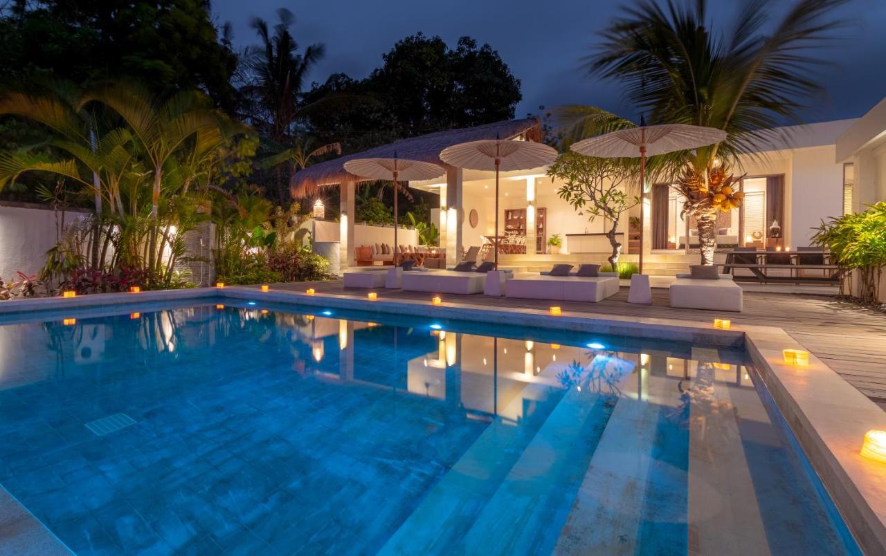 Villa Rasa Senang, With Private Cook And Pool Каранґасем Екстер'єр фото