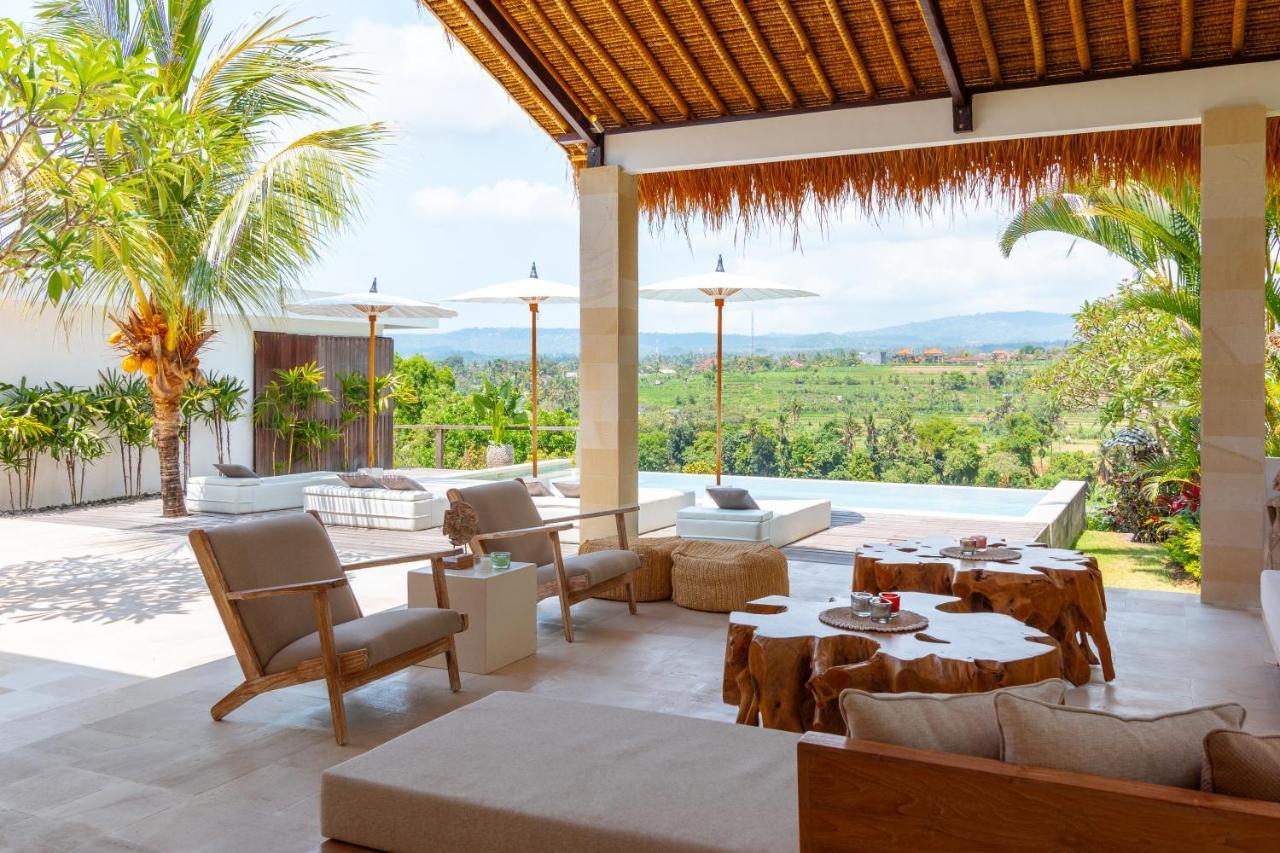 Villa Rasa Senang, With Private Cook And Pool Каранґасем Екстер'єр фото