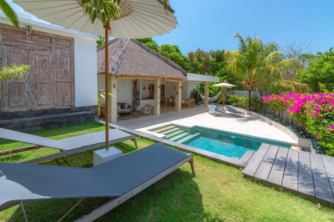 Villa Rasa Senang, With Private Cook And Pool Каранґасем Екстер'єр фото